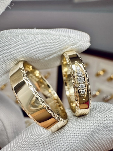 Złote obrączki ślubne 585 wzór E-110 